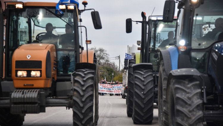 Αλυσιδωτές επιπτώσεις από τις αγροτικές κινητοποιήσεις - Ακυρώσεις κρατήσεων έως και 50% σε Θεσσαλία και Ήπειρο 
