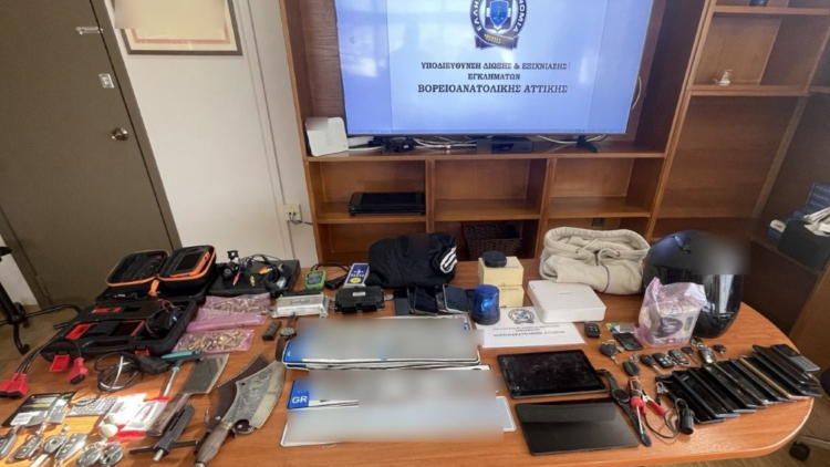 Χειροπέδες σε δύο για ένοπλη ληστεία στην Κηφισιά με λεία 180.000 ευρώ
