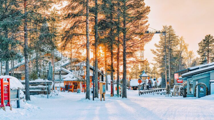 Χριστούγεννα στο χιόνι: 4 προορισμοί στην Ευρώπη με μαγική γιορτινή ατμόσφαιρα
