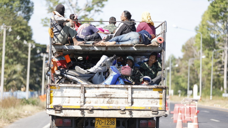 Σχεδόν ένα εκατ. οι εκτοπισμένοι σε Καμπότζη και Ταϊλάνδη εξαιτίας των εχθροπραξιών
