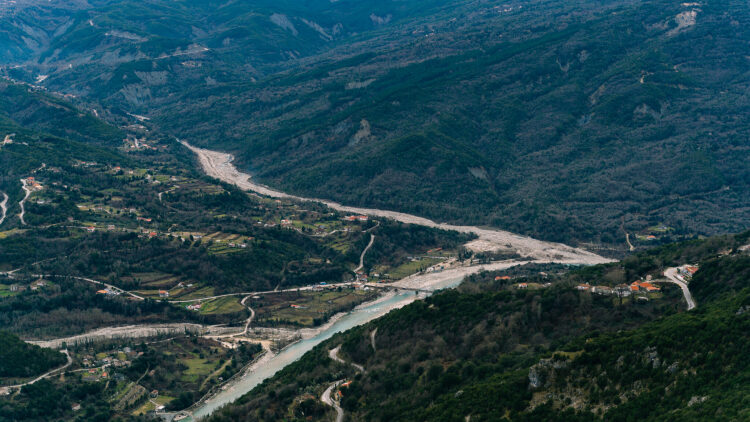 Πέτρινα, συννεφιασμένα χωριά στην άκρη των κορυφογραμμών: 4 αγαπημένες στάσεις στα Τζουμέρκα

