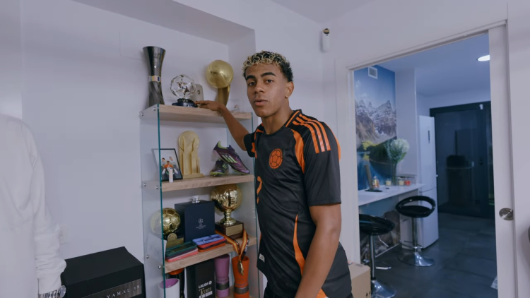 Ο Λαμίν Γιαμάλ έγινε YouTuber: Η ξενάγηση στο διαμέρισμά του με τη φανέλα του Λουίς Ντίας και το στοίχημα των 10 εκατ. συνδρομητών, δείτε βίντεο
