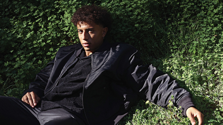 Ηρακλής Τσουζίνοφ: «Η υποκριτική με κάνει να νιώθω ζωντανός»