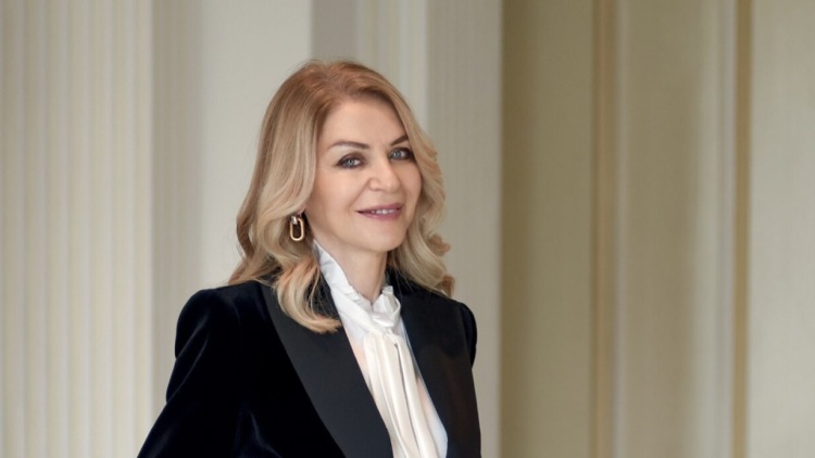 Η Έλλη Στάη για τη σεξουαλική παρενόχληση, τους τέσσερις γάμους και την καριέρα της (βίντεο)