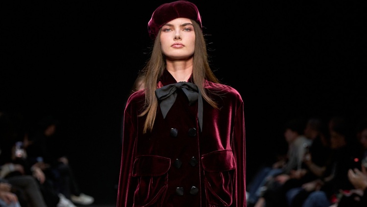 Τα ωραιότερα βελούδινα κομμάτια για τις εξόδους των γιορτών
