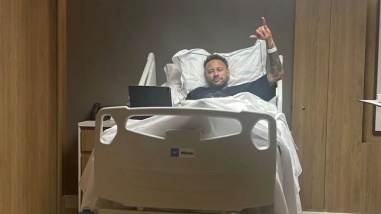 Ο Νεϊμάρ υποβλήθηκε με επιτυχία σε χειρουργική επέμβαση στο αριστερό γόνατο
