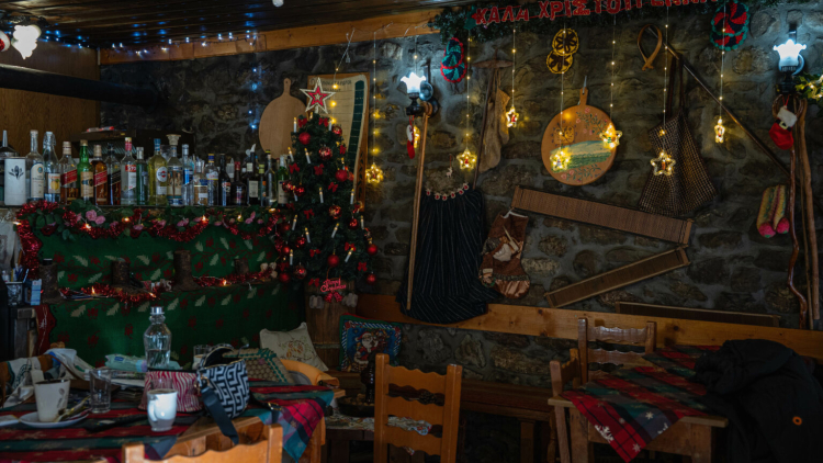 Αποστολή στην Ευρυτανία: Τέσσερις γενιές, ένα καφενείο