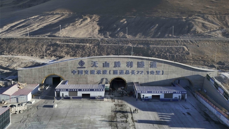 Κίνα: Δίνεται στην κυκλοφορία το μεγαλύτερο τούνελ παγκοσμίως μήκους 22 χλμ. που κόστισε 3,4 δισ. ευρώ