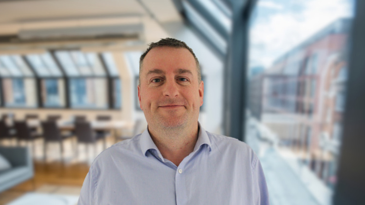 Υπόθεση Πελικό στη Βρετανία: 49χρονος νάρκωνε και βίαζε μαζί με άλλους πέντε άνδρες τη σύζυγό του 