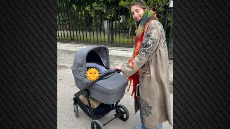 Η Παυλίνα Βουλγαράκη πήγε βόλτα με την κόρη της, δείτε φωτογραφία 