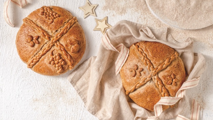 Χριστόψωμο με μπαχαρικά
