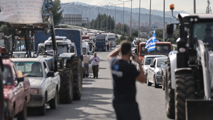 Εξετάζεται νέα ελάφρυνση για το αγροτικό ρεύμα με το βλέμμα στραμμένο στις εθνικές οδούς και την έξοδο των Χριστουγέννων