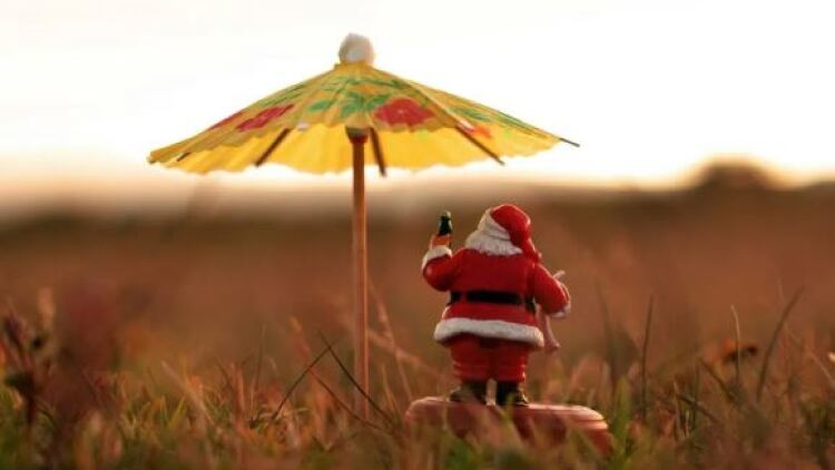 Η ανάπηρη κόρη της λατρεύει τα Χριστούγεννα, έτσι η μητέρα της αποφάσισε να τα γιορτάζουν όλο τον χρόνο
