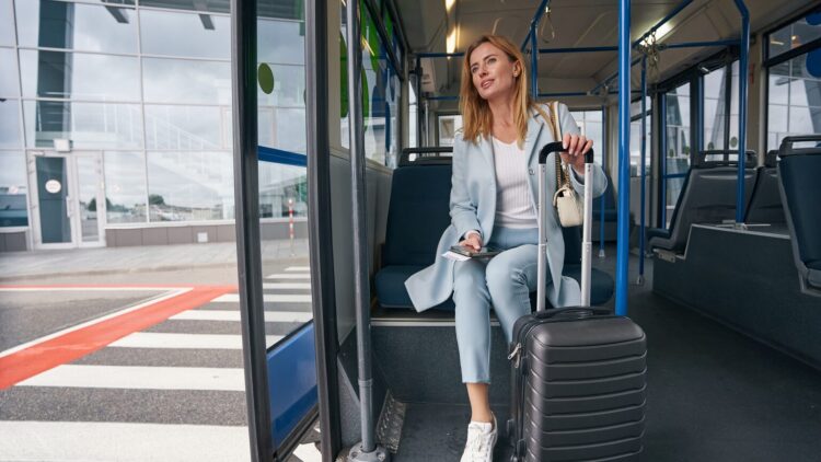 
Το 2026 ανήκει στους έξυπνους ταξιδιώτες: Travel hacks που σώζουν χρόνο και χρήματα