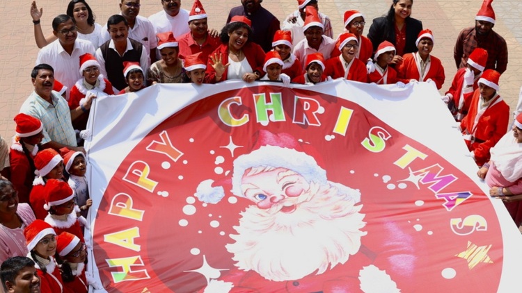 Εκεί που ο χριστιανισμός διώκεται ακόμα: Αποκεφαλισμοί στη Μοζαμβίκη, ανήλικες σκλάβες του σεξ στο ψευδοκράτος, καίνε εκκλησίες στη Νιγηρία, βιασμοί στο Πακιστάν