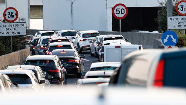 Τροχαίο στην Αττική Οδό μετά την έξοδο Κύμης στο ρεύμα προς Ελευσίνα - Κλειστές οι αριστερές λωρίδες κυκλοφορίας 