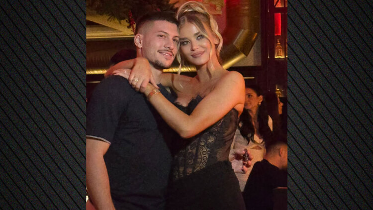 Έκλεισε τα 28 του χρόνια ο Λούκα Γιόβιτς: Η τούρτα της ΑΕΚ και το φιλί της συντρόφου του στο πάρτι στο Βελιγράδι, βίντεο 