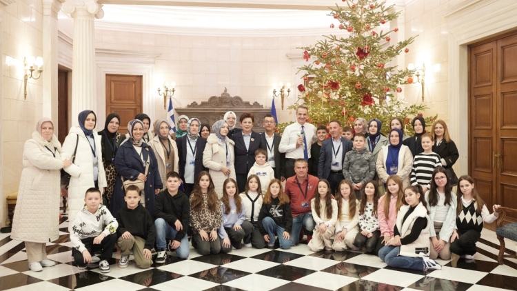 Κυριάκος Μητσοτάκης: Υποδέχθηκε μαθητές του μειονοτικού δημοτικού σχολείου Πάχνης Ξάνθης 