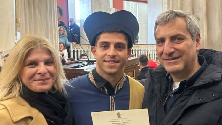 Διαπρέπει και εκτός γηπέδων ο Παντελίδης: Πήρε πτυχίο στη Διοίκηση Λιμένων και Ναυτιλίας του ΕΚΠΑ