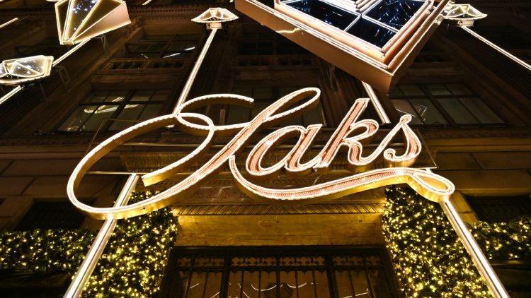 Η Saks στον αστερισμό της πτώχευσης – Σε δεινή θέση παρά την άντληση δισεκατομμυρίων