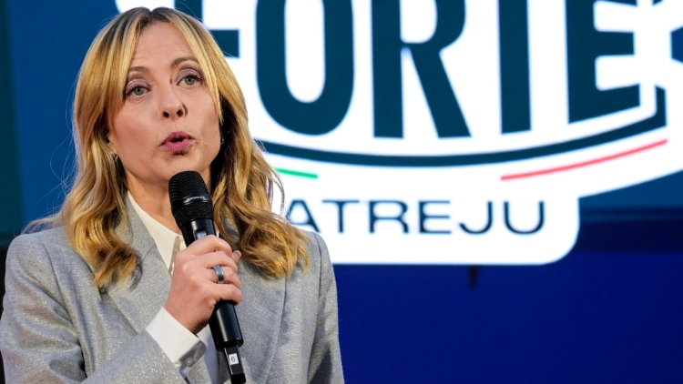 Politico: Πώς η ακροδεξιά έκλεψε τα Χριστούγεννα