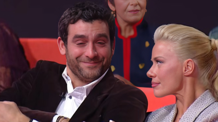 H συγκίνηση του Πατρίκιου Κωστή στο reunion του Παρά Πέντε και τα σχόλια στο X: «Ο δεύτερος "κακός" που μόνο κακός δεν είναι» 