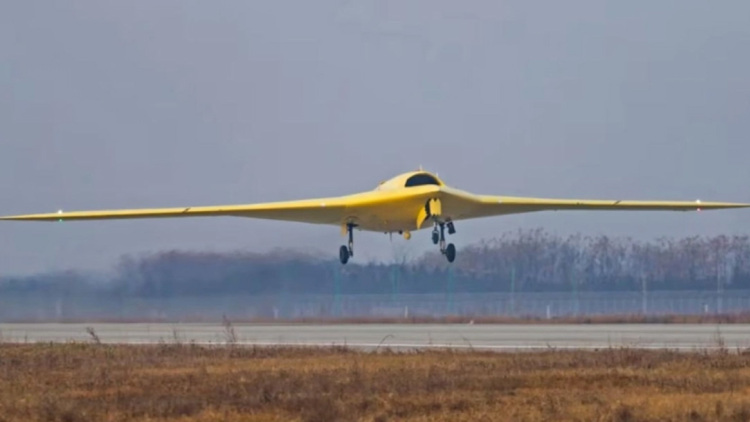 Η Κίνα δοκιμάζει το νέο της stealth drone: Φτάνει τα 925 χλμ./ώρα!