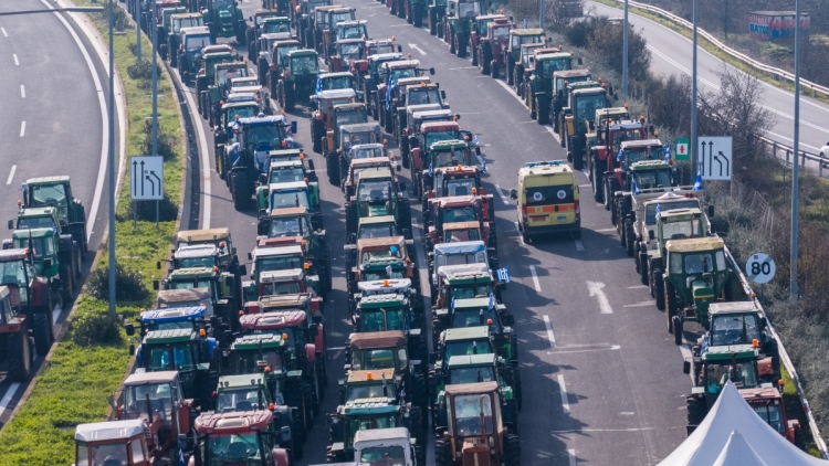 Χριστούγεννα στα μπλόκα για τους αγρότες: Νέα πανελλαδική σύσκεψη την Κυριακή για να εντείνουν τις δράσεις τους