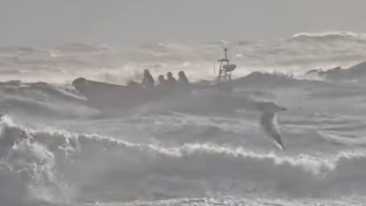 Ντέβον: Αγνοούνται δύο άντρες που πήγαν για κολύμπι ανήμερα τα Χριστούγεννα