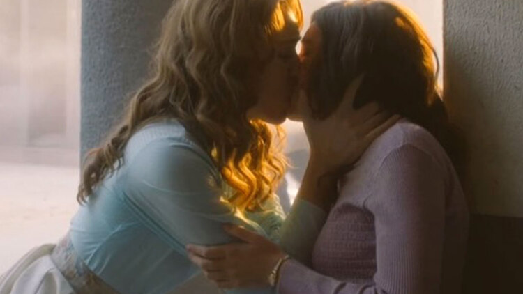 Γιούλικα Σκαφιδά: Στο φινάλε του «Άγιου Έρωτα» για το 2025 δεν προβλήθηκε όπως γυρίστηκε το φιλί ανάμεσα σε δύο γυναίκες