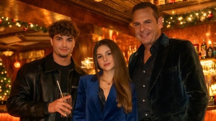 Η χριστουγεννιάτικη ανάρτηση του Πάνου Καμμένου με τη σύζυγο και τα παιδιά του