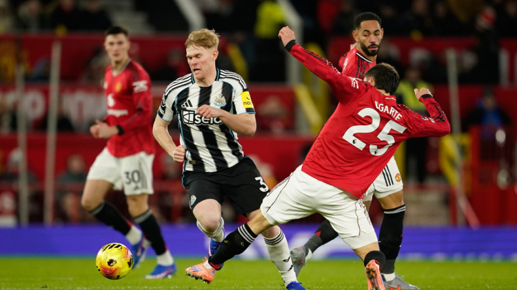 Μάντσεστερ Γιουνάιτεντ - Νιούκαστλ, Live η αναμέτρηση της Boxing Day, 1-0 (Α' ημίχρονο)