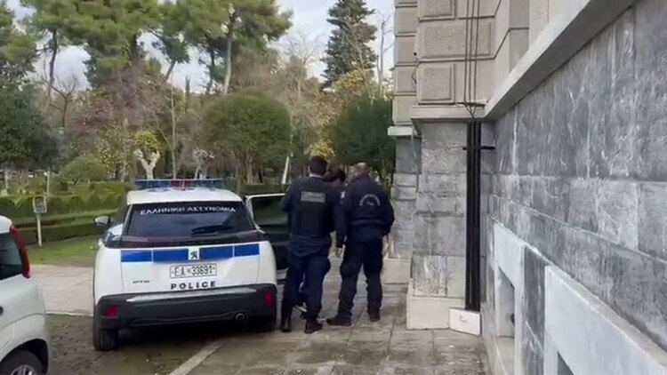 Στα δικαστήρια της Τρίπολης ο Μουγκοπέτρος μετά τη μήνυση της συζύγου του, «της έλεγε πράγματα που τη φόβιζαν» λέει ο δικηγόρος της