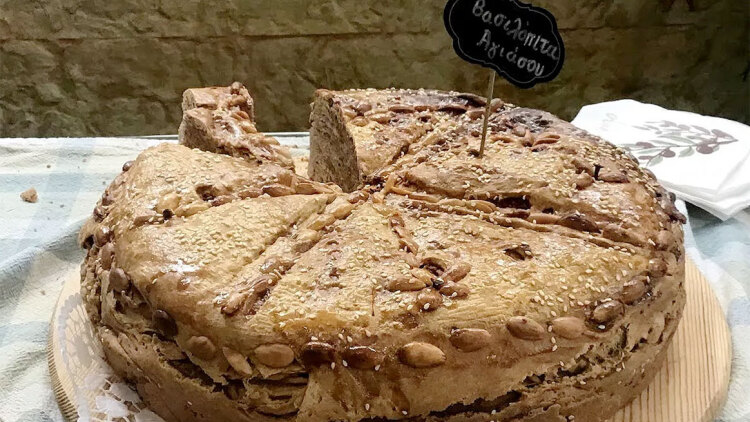 Πώς φτιάχνεται η εμβληματική βασιλόπιτα της Aγιάσου - Η συνταγή