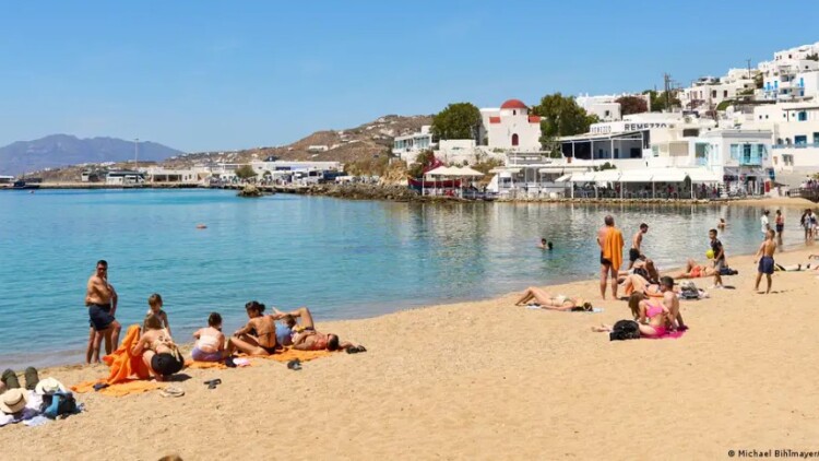 Νέα ρεκόρ για τον ελληνικό τουρισμό, γράφει ο γερμανόφωνος Τύπος