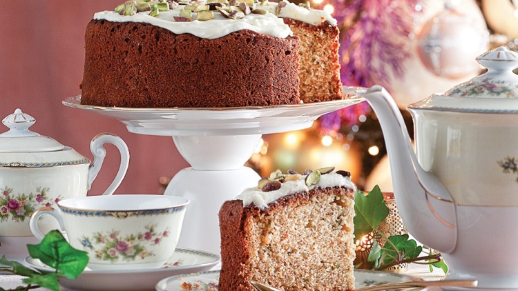 Βασιλόπιτα κέικ με φιστίκια και γλάσο λευκής σοκολάτας