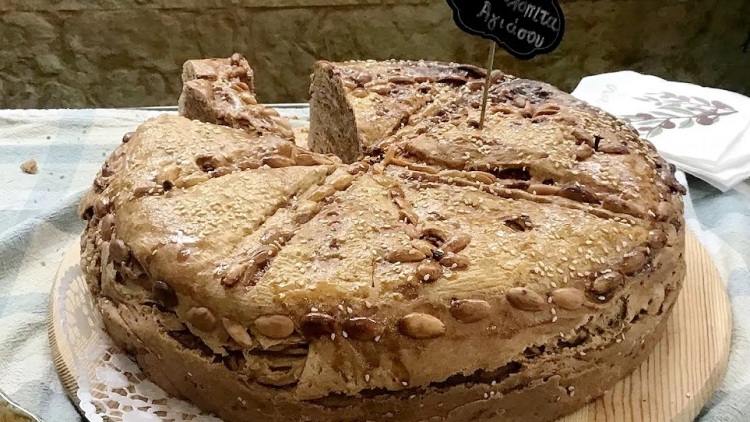 Πώς φτιάχνεται η εμβληματική βασιλόπιτα της Aγιάσου – Η συνταγή