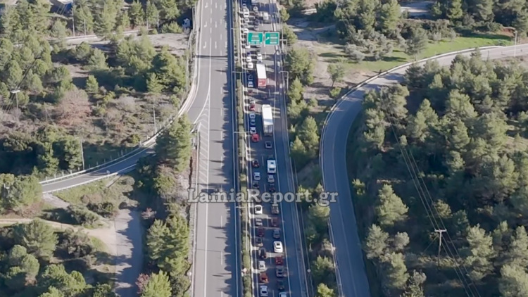 Μετ' εμποδίων η επιστροφή των εκδρομέων: Ουρές χιλιομέτρων σε Μπράλο, Μαρτίνο και Κάστρο εξαιτίας των μπλόκων