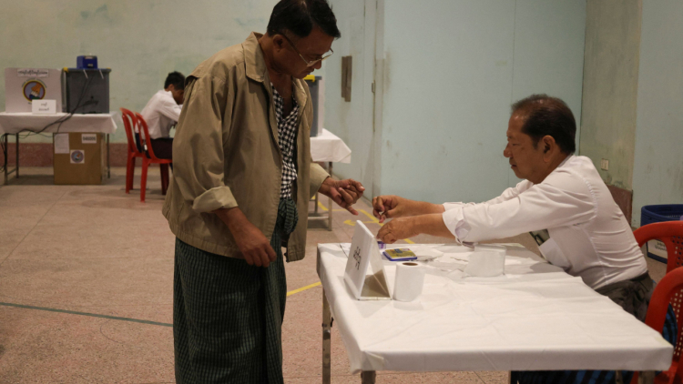 Bουλευτικές εκλογές διεξάγονται στη Μιανμάρ, οι πρώτες μετά το στρατιωτικό πραξικόπημα