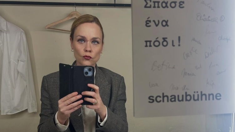 Λένα Παπαληγούρα: «Όταν τσακώνεστε με μια γυναίκα στον δρόμο, φυλάξτε το “άντε μην κατεβώ κάτω” για τον καθρέφτη σας»