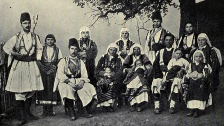 Οι Σλαβομακεδόνες, η τεχνητή γλώσσα των Σκοπίων και… τα «εντόπικα»