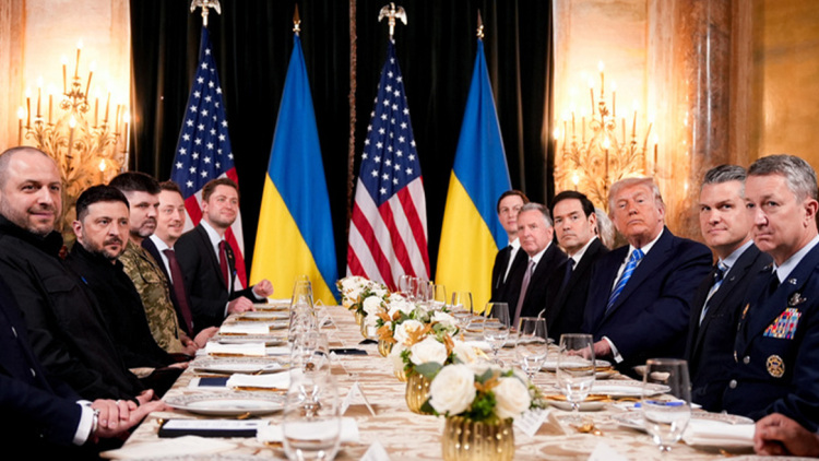 Live: Ολοκληρώθηκε η συνάντηση Τραμπ - Ζελένσκι - Σύντομη συνέντευξη τύπου θα δώσουν οι δύο ηγέτες
