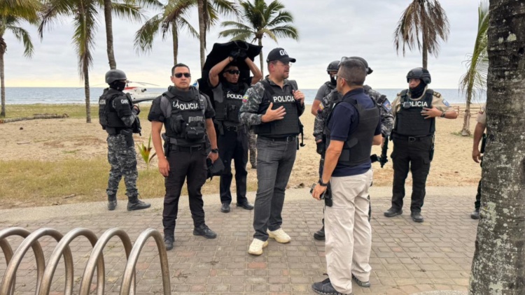 Έξι νεκροί σε έφοδο ενόπλων σε πλαζ στον Ισημερινό 