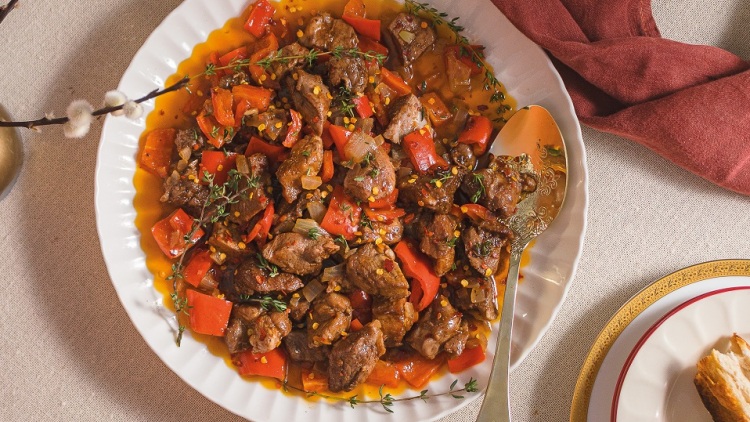 Παπρικάσι (χοιρινή τηγανιά με πάπρικα)
