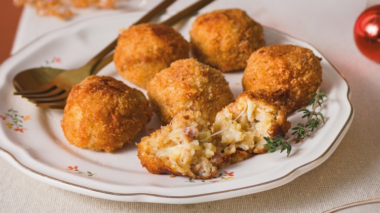 Τραχανοκεφτέδες με κασέρι και μοσχαρίσιο λουκάνικο
