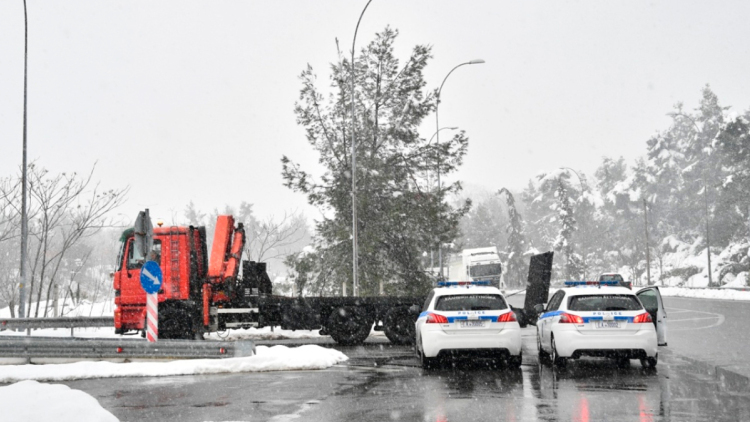 Ισχυρή ψυχρή εισβολή φέρνει κρύο και χιόνια με νιφάδες ακόμα και στην Αττική: Οι προβλέψεις Κολυδά, Καλλιάνου και Λαγουβάρδου
