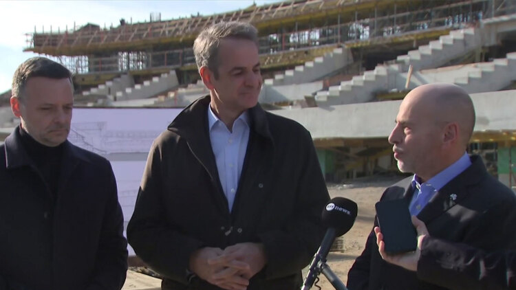 Κυριάκος Μητσοτάκης: Με τον Γιάννη Αλαφούζο και τον Χάρη Δούκα στο εργοτάξιο του γηπέδου στον Βοτανικό