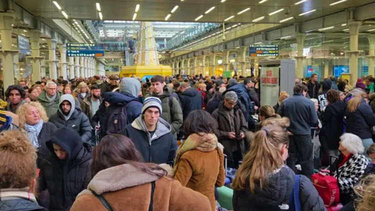 Χάος στη Μάγχη, ακυρώνονται όλα τα δρομολόγια των τρένων της Eurostar λόγω προβλημάτων στη σήραγγα