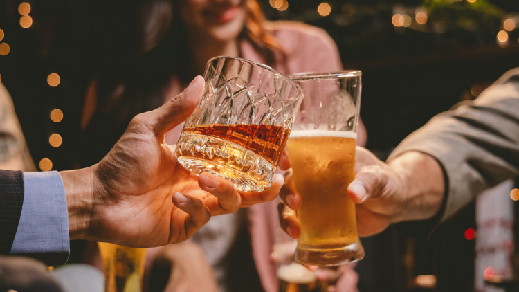 Βουτιά στην κατανάλωση αλκοόλ σε νυχτερινά μαγαζιά