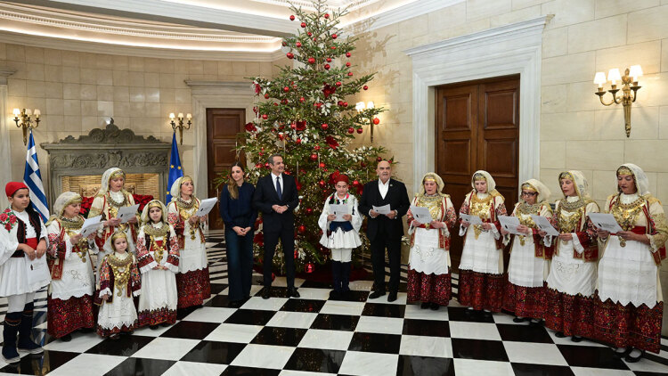 Τα πρωτοχρονιάτικα κάλαντα στον Μητσοτάκη από την Ένωση Λιοσιωτών Ιλίου, δείτε φωτογραφίες
